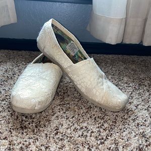 Bobs white/cream lace